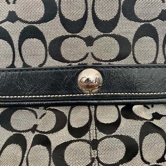 Vintage Coach shoulder bag. - Picture 3 of 5